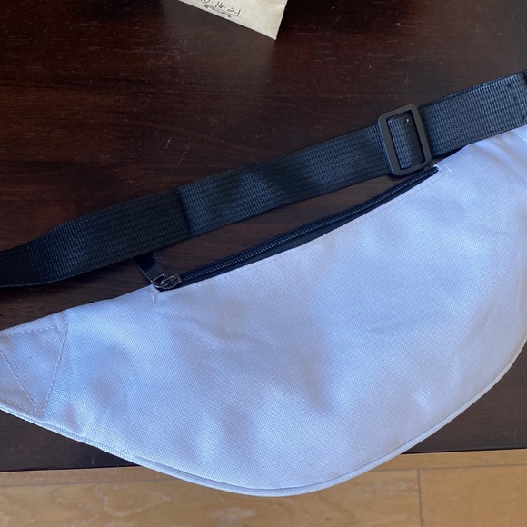 ** Fanny Pack Waist Running Sports Bag - Picture 3 of 3
